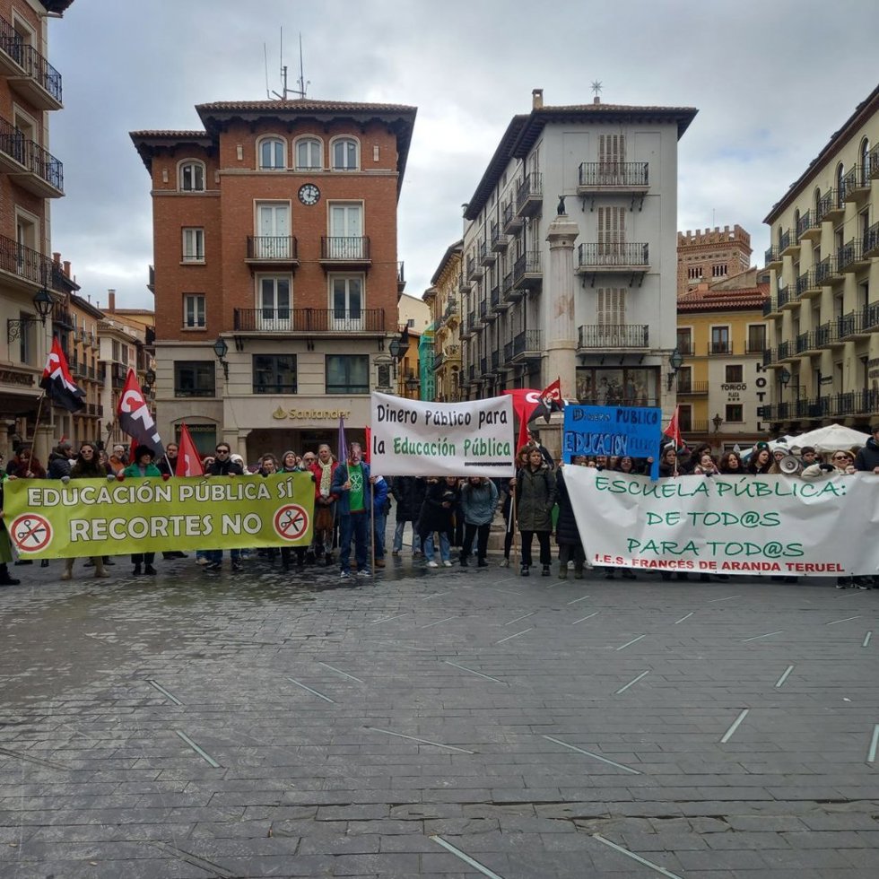 Concentración en la segunda jornada de huelga educativa en Aragón.