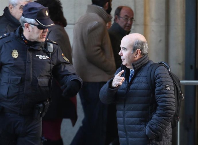 Archivo - El exconsejero Gaspar Zarrías llega a la novena sesión del juicio del caso ERE.