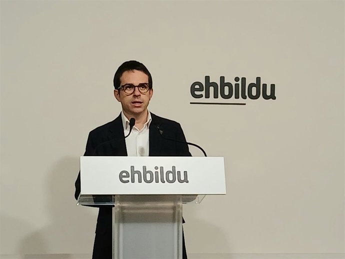 Archivo - El líder de EH Bildu en el Parlamento Vasco, Pello Otxandiano.