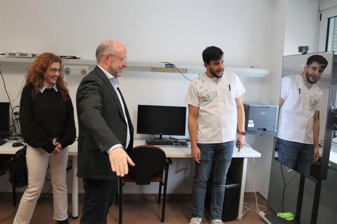 Jara visita del director gerente del SESCAM al Hospital Universitario Perpetuo Socorro de Albacete.