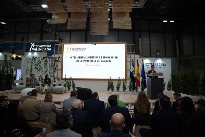 La presidenta de la Diputación de Badajoz, Raquel del Puerto, en Fitur 2026