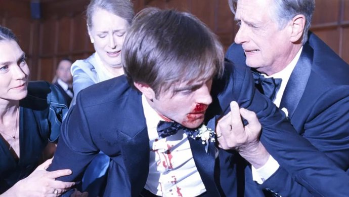 Zendaya y Robert Pattinson, boda y caos en el tráiler de El drama