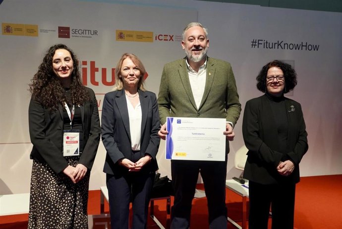 El alcalde de Santomera ha recogido en Fitur el reconocimiento SICTED a la calidad turística del municipio
