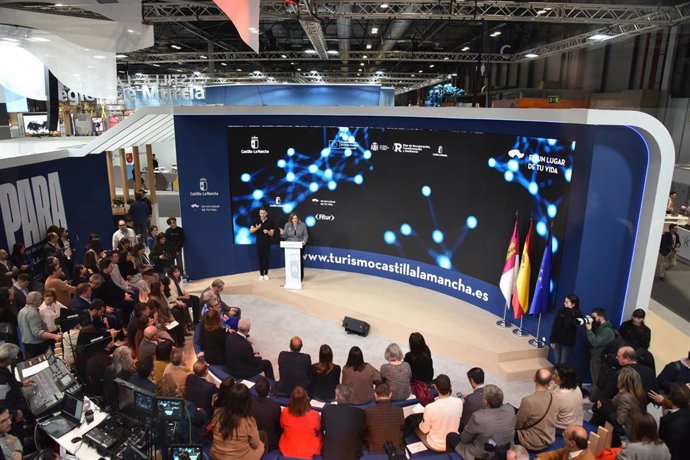 La consejera de Economía, Empresas y Empleo, Patricia Franco, ha presentado las nuevas iniciativas de promoción y gestión turística de Castilla-La Mancha en el escenario central del estand regional de la 46 edición de la Feria Internacional de Turismo.