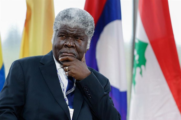 Archivo - El primer ministro de Costa de Marfil, Robert Beugré Mambé    