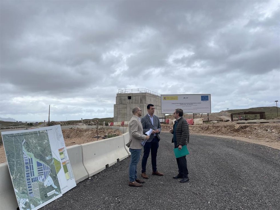 Archivo - El alcalde de Níjar, José Francisco Garrido, visita la zona donde se implantará el 'puerto seco'. 
