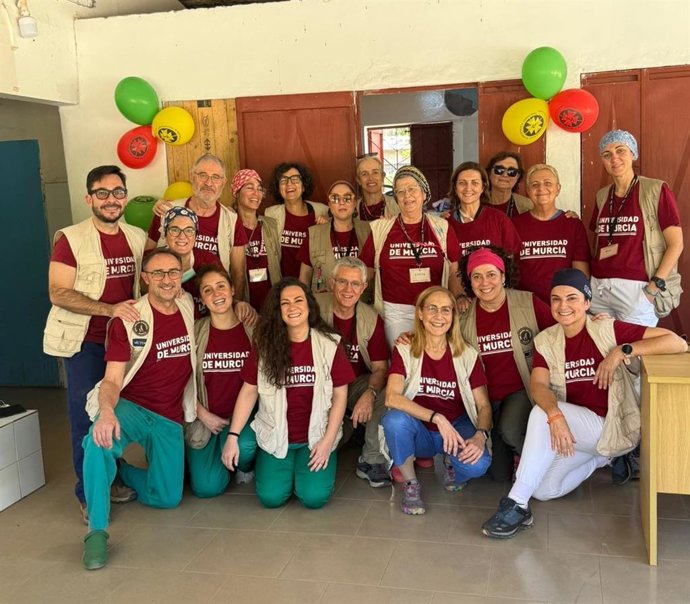 Profesionales sanitarios de la UMU participan en una campaña de cirugía solidaria en Senegal