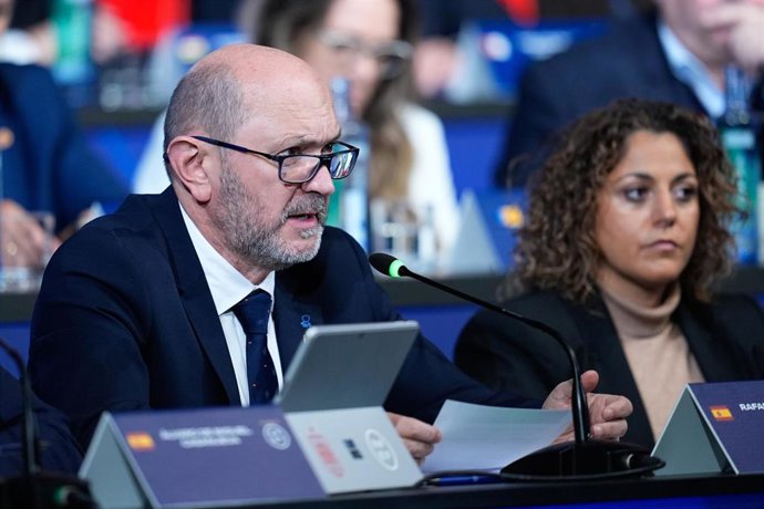 Archivo - Rafael Louzán, presidente de la RFEF, durante una Asamblea General de la RFEF