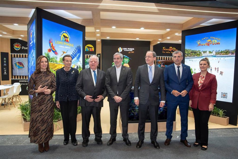 El presidente del Grupo Loro Parque, Wolfgang Kiessling, junto al presidente de Canarias, Fernando Clavijo