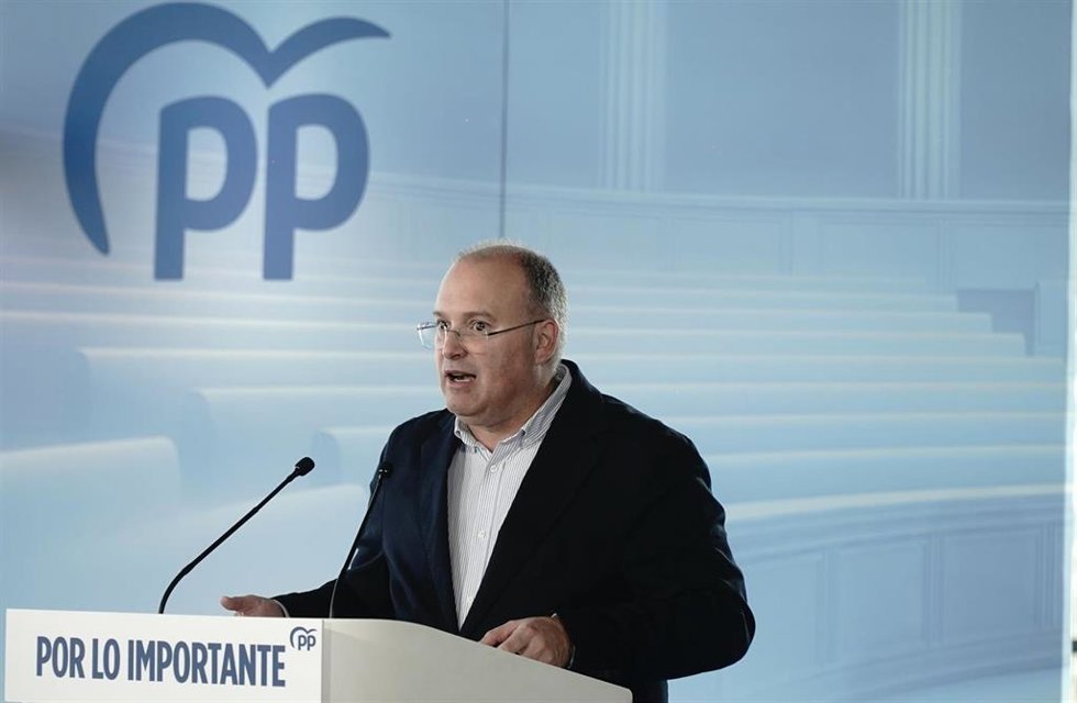 El secretario general del PP, Miguel Tellado, durante la apertura de la 28 Interparlamentaria del PP, en el Palexco, a 10 de enero de 2026, en A Coruña, Galicia (España).  
