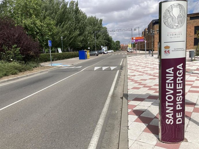 Archivo - Entrada a la localidad de Santovenia de Pisuerga.