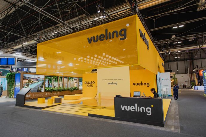 Imatge de l'estand de Vueling a Fitur