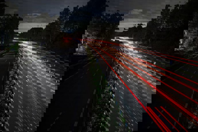 Corte en la AP-7 tras el accidente ferroviario de Gelida (Barcelona)