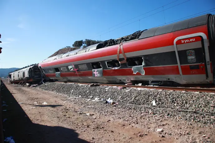 Uno de los vagones del tren Iryo que descarriló.