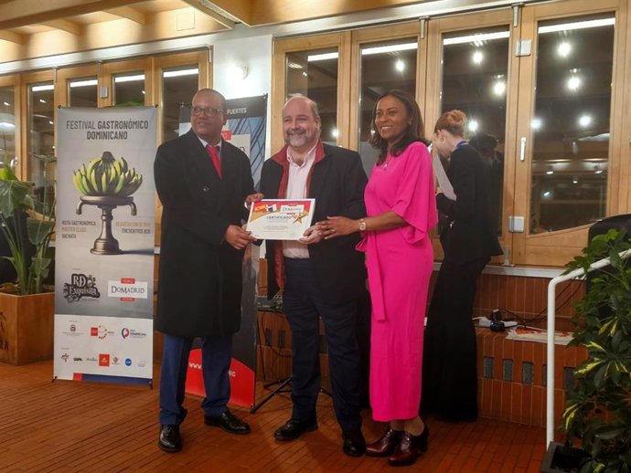 El director de 'Business Minds', de Radio Intercontinental, galardonado por la asociación Hispano-Dominicana en Madrid