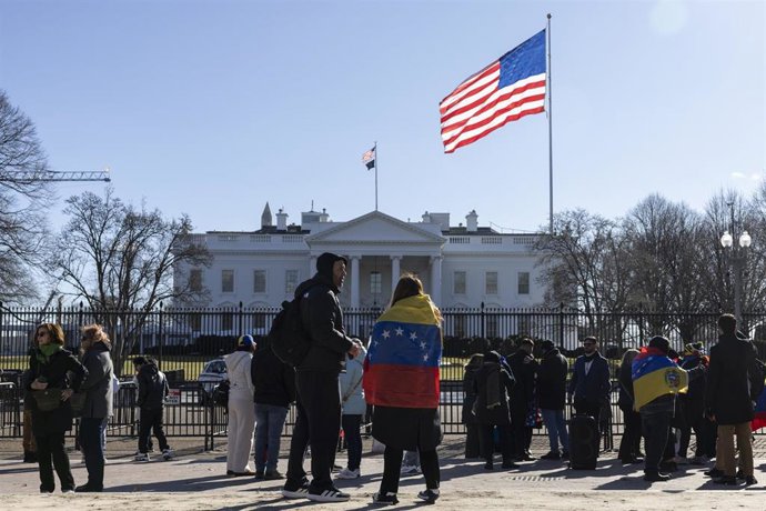 Imagen de archivo de simpatizantes de la opositora venezolana María Corina Machado durante su reunión en la Casa Blanca con el presidente estadounidense, Donald Trump