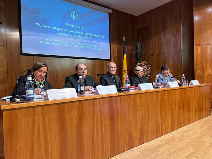 La Universidad Católica de Ávila (UCAV) ha recibido la visita del Cardenal José Tolentino de Mendonça, Prefecto del Dicasterio para la Cultura y la Educación Católica del Vaticano