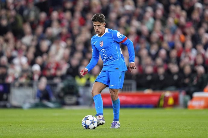 Archivo - Giuliano Simeone of Atletico de Madrid in action during the UEFA Champions League 2025/26 League Phase MD1 match between Liverpool FC and Atletico de Madrid at Anfield on September 17, 2025, in Liverpool, England.