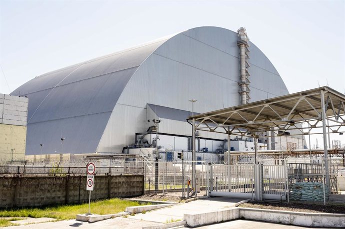 Archivo - Arquivo - Fotografia do sarcófago de proteção do reator da central nuclear de Chernobyl, que sofreu um acidente nuclear em 1986.