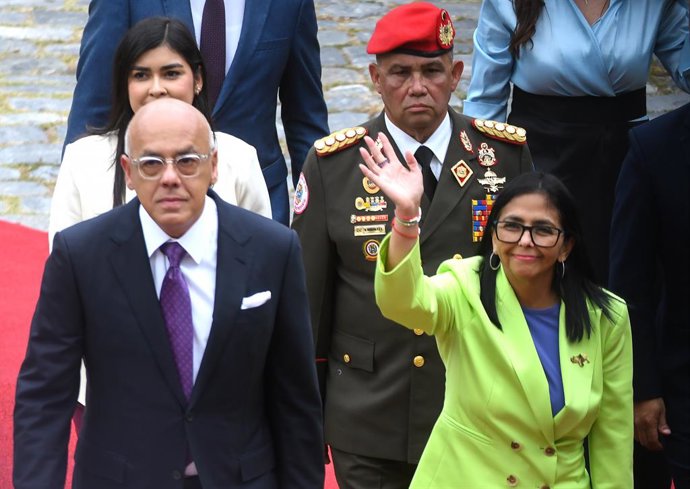 CARACAS, Jan. 15, 2026  -- Venezuelan acting president Delcy Rodriguez (R) walks ahead of her annual report to the legislature on behalf of the administrative body in Caracas, Venezuela, Jan. 15, 2026.