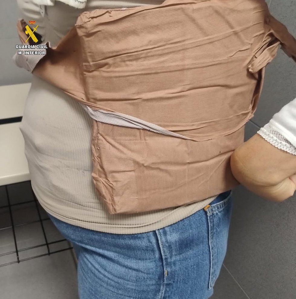 Detenida una mujer en el puerto de Algeciras con casi dos kilos de hachís adosados a su cuerpo