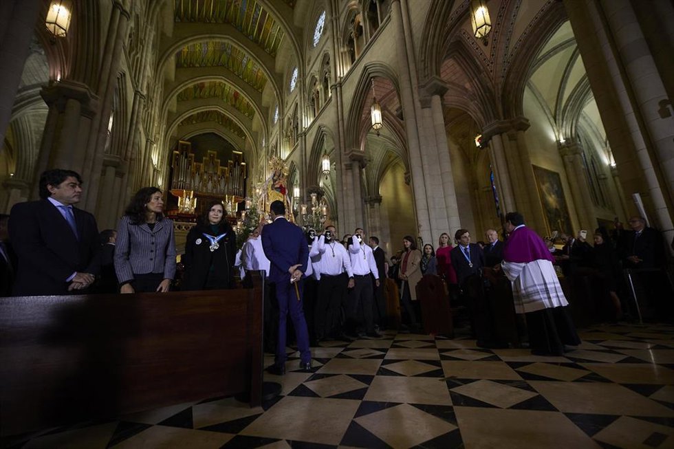 Archivo - La presidenta de la Comunidad de Madrid, Isabel Díaz Ayuso, durante una eucaristía en honor a la Virgen de la Almudena, patrona de Madrid, en la catedral de la Almudena, a 9 de noviembre de 2022, en Madrid (España).
