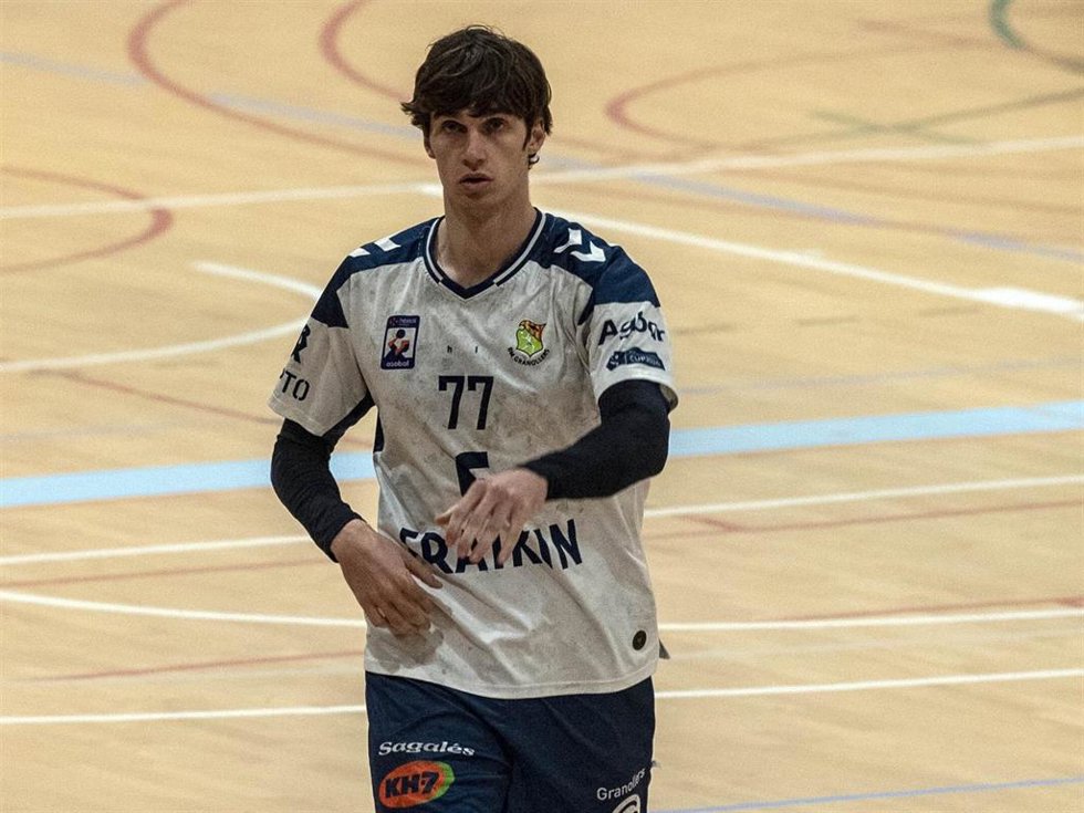 Pablo Urdangarin durante el partido de balonmano de su equipo, el Fraikin BM. Granollers, a 21 de enero de 2025, en Barcelona