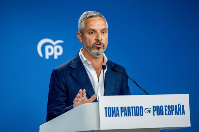 Archivo - Arquivo - O vice-secretário do Tesouro, Habitação e Infraestruturas do PP, Juan Bravo, durante uma coletiva de imprensa, na sede do PP, em 11 de agosto de 2025, em Madri (Espanha). Bravo apresentou as iniciativas do Partido Popular em matéria de