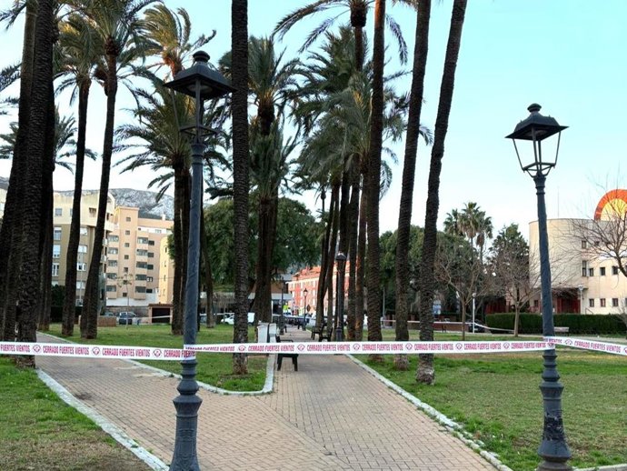 Cierre de parques en Dénia (Alicante) ante la alerta por fuertes rachas de viento