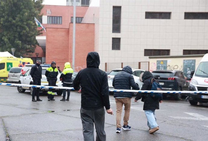 Imagen de la entrada al centro cívico Poniente Sur de Córdoba, donde se ubica el punto de información y atención a familiares de las víctimas del accidente ferroviario ocurrido el domingo en Adamuz. A 21 de enero de 2026, en Córdoba (Andalucía, España).