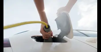 La demanda de vehículos eléctricos cae 15 puntos en España por la desconfianza en las baterías