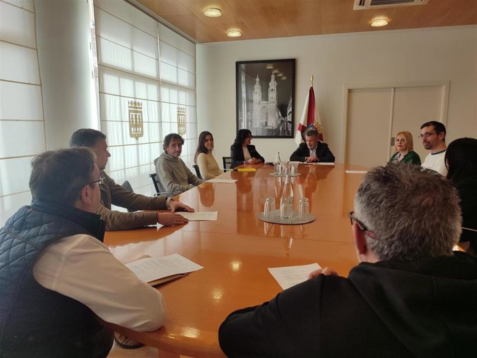 El Ayuntamiento de Logroño formaliza la venta de ocho viviendas municipales en el Casco Antiguo