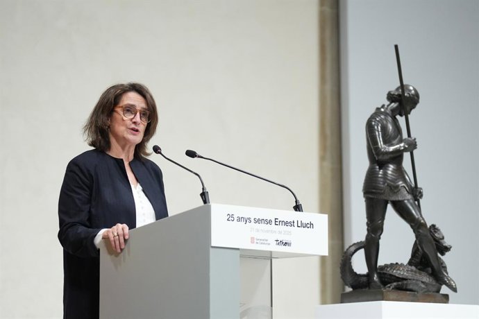 Archivo - Arquivo - A vice-presidente da Comissão Europeia, Teresa Ribera, intervém durante o ato pelos 25 anos do assassinato de Ernest Lluch, em 21 de novembro de 2025, em Barcelona, Catalunha (Espanha). Esta sexta-feira serão comemorados os 25 anos do 
