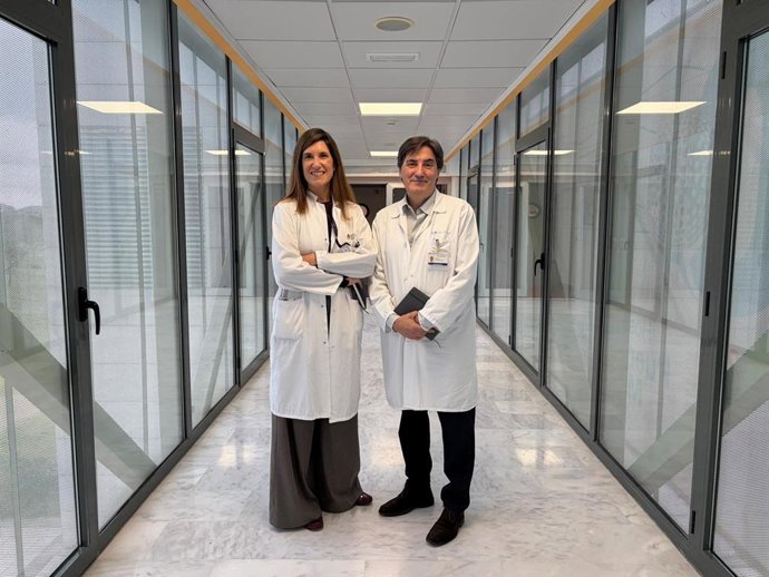 Mariano Provencio, jefe de servicio, y María Torrente, médico coordinadora del proyecto
