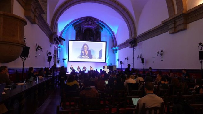 Expertos abordan en Santiago cómo la biopsia líquida combinada con IA ajusta tratamientos oncológicos con más precisión