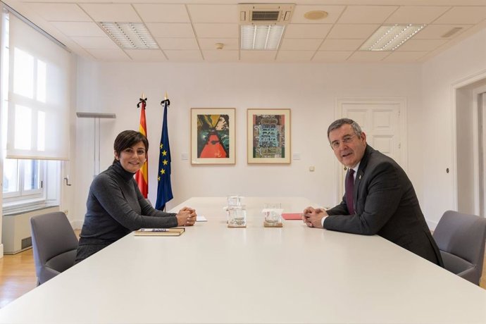 Imagen de la ministra de Vivienda y Agenda Urbana, Isabel Rodríguez, y el presidente de la Diputación de Girona, Miguel Noguer.