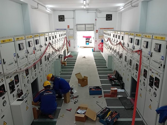 Archivo - Granada.- Endesa apuesta por la última tecnología en digitalización y el refuerzo de redes de media tensión en la ciudad