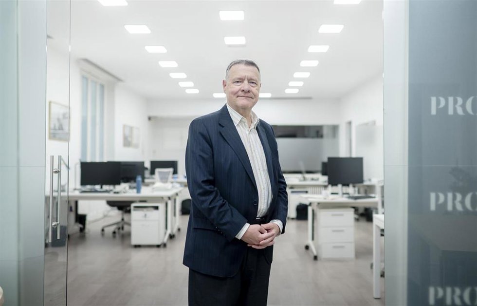 Archivo - El economista y exministro de Administraciones Públicas de España Jordi Sevilla, posa para Europa Press, a 18 de diciembre de 2025, en Madrid (España). 