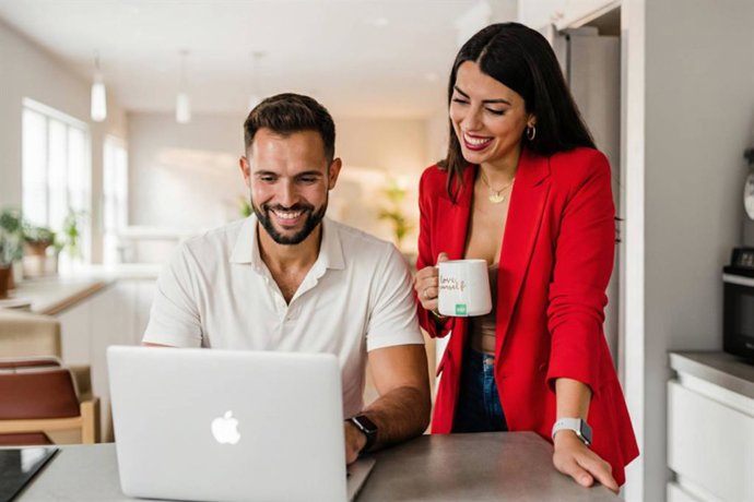 IA FIXER; Así es cómo personas normales se están ganando muy bien la vida con la Inteligencia Artificial