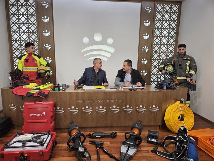 El diputado del CPEI de la Diputación de Badajoz, Andrés Hernáiz, y el gerente, José Antonio Palanco, realizan un balance de las intervenciones del Consorcio en 2025.