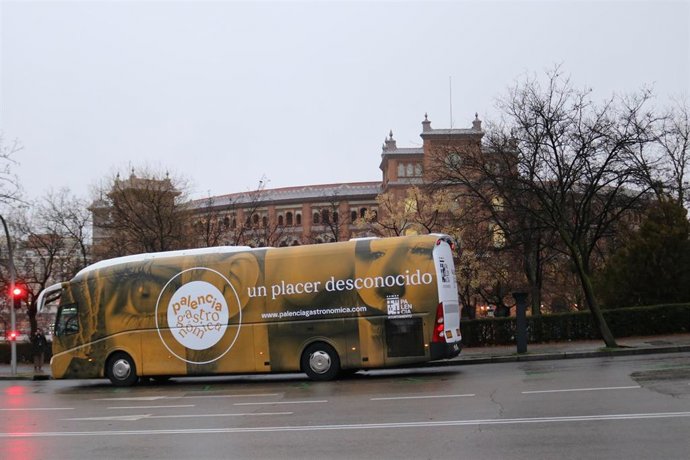 El autobús promocional de Turismo de Palencia, en Madrid.