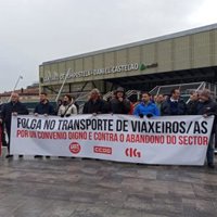 Protesta en Santiago contra la "parálisis" de la patronal del transporte a las puertas de una huelga indefinida