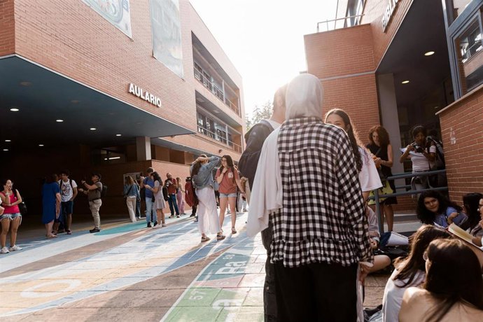 Archivo - Alumnos en la universidad 