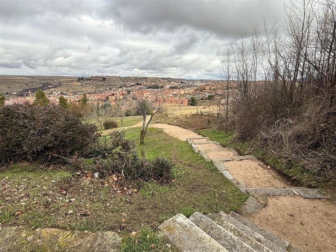 Mejora de sendas en el entorno del cementerio.