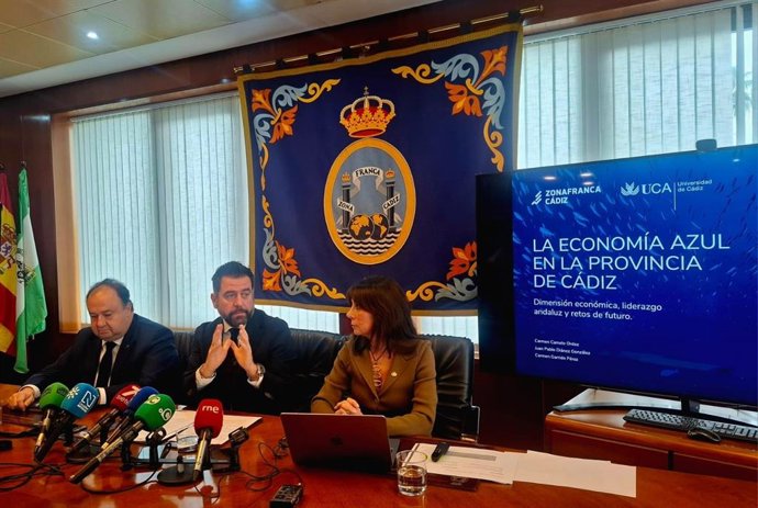 El delegado del Estado de la Zona Franca con el rector de la Universidad de Cádiz.