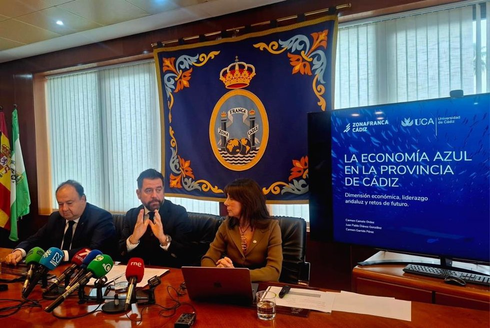 El delegado del Estado de la Zona Franca con el rector de la Universidad de Cádiz.