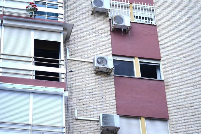 Imagen del piso de la calle León X de Sevilla ubicado en la planta cuarta de un edificio de seis, donde se produjo el incendio. 