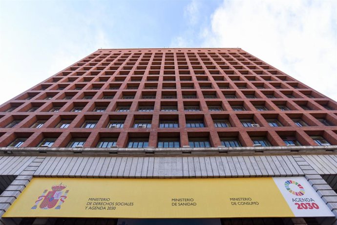 Archivo - Fachada de la sede del Ministerio de Sanidad
