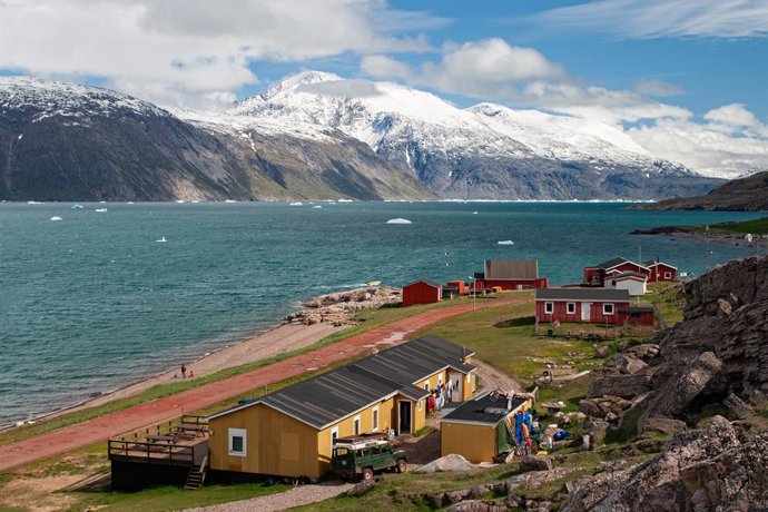 Casas junto al fiordo de Erik, sur de Groenlandia, a 20 de junio de 2009, en Groenlandia, Dinamarca.