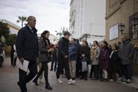 Compañeros sanitarios, el mundo del deporte y vecinos de Huelva despiden a David Cordón, padre de Davinchi